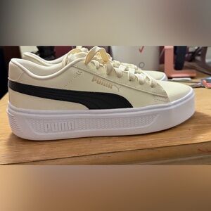 Women’s brand new Puma Cream and Black Sneakers